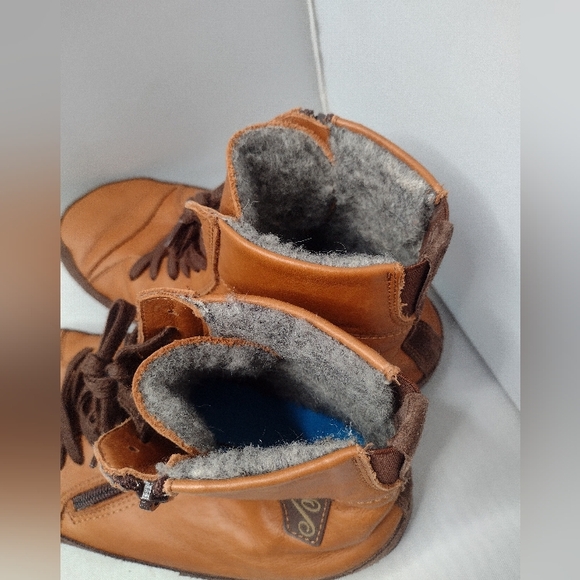 Shoes - Picture 2 of 9